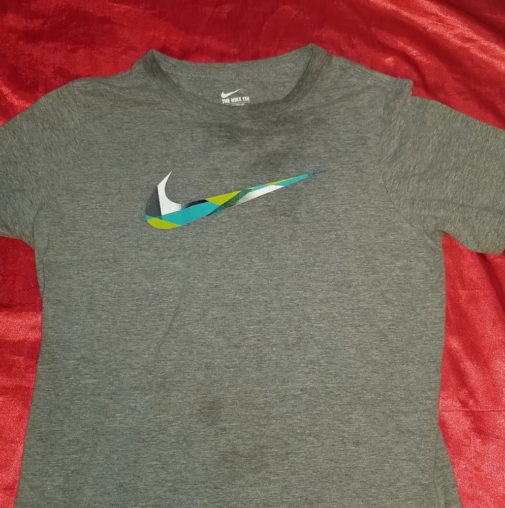 Boys nike t shirt